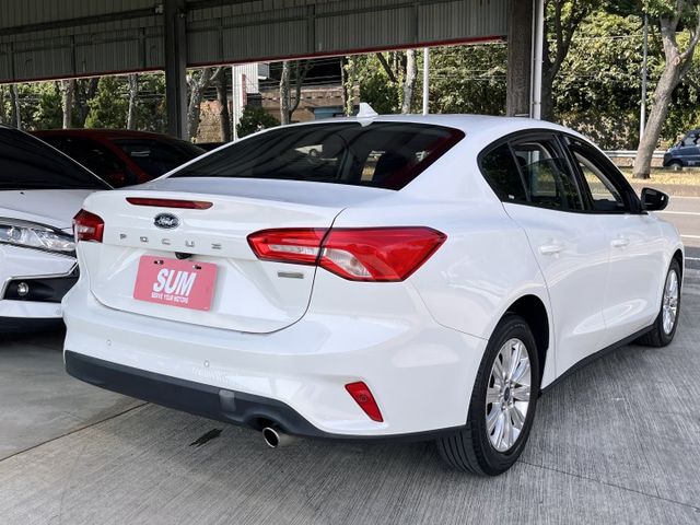 182時尚版＊渦輪＋８速＊自用一手車＊原版件＊認證車＊６安＊CARPLAY＊ＥＰＢ＊可全額貸款可換車  第2張相片