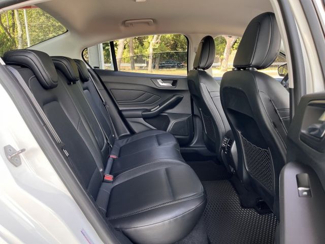 182時尚版＊渦輪＋８速＊自用一手車＊原版件＊認證車＊６安＊CARPLAY＊ＥＰＢ＊可全額貸款可換車  第10張相片