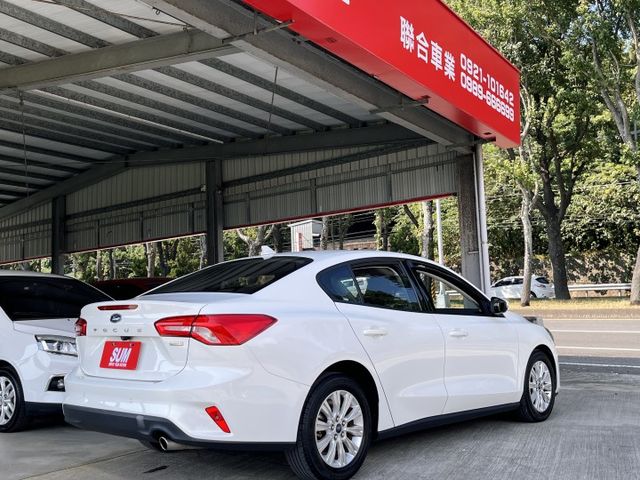 182時尚版＊渦輪＋８速＊自用一手車＊原版件＊認證車＊６安＊CARPLAY＊ＥＰＢ＊可全額貸款可換車  第16張相片