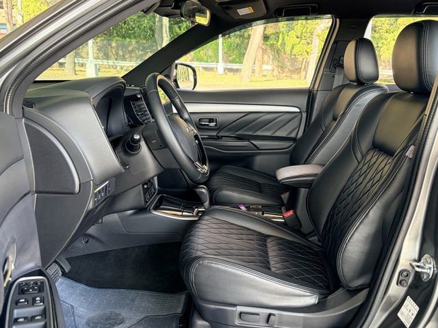 小改款＊尊貴型＊原廠保養＊原版件＊認證完成＊液晶儀表＊ＡＣＣ跟車＊盲點＊電動尾門＊電動椅＊安卓機＊ＩＫＥＹ＊可全貸可換車  第8張相片