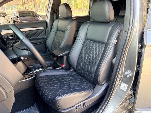 小改款＊尊貴型＊原廠保養＊原版件＊認證完成＊液晶儀表＊ＡＣＣ跟車＊盲點＊電動尾門＊電動椅＊安卓機＊ＩＫＥＹ＊可全貸可換車  第16張相片