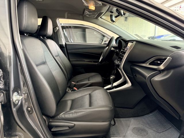 小改款＊精裝特仕版＊自用一手車＊原版件認證＊升級ＬＥＤ頭燈＊CARPLAY＊GARMIN導航＊數位電視＊倒車顯影＊ＨＵＤ  第10張相片