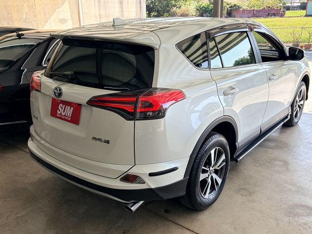 2017型小改款＊珍珠白＊自用一手車＊室內車＊原版件＊認證車＊原裝進口＊精裝特仕車選配多＊可全額貸款＊可換車＊實車實價＊  第3張相片