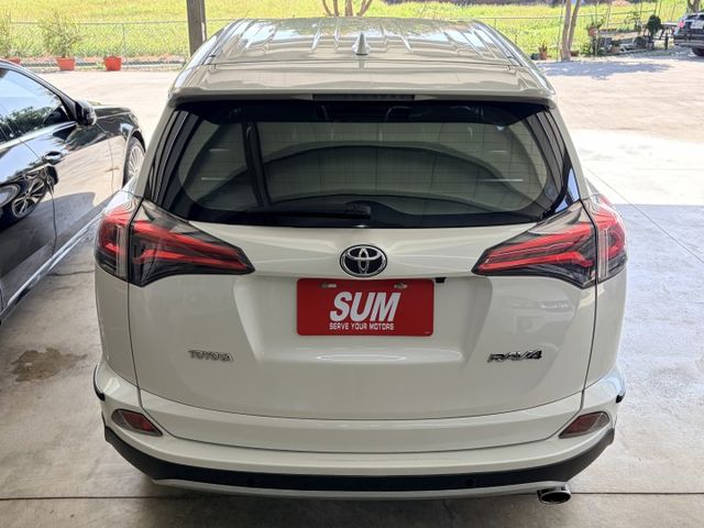 2017型小改款＊珍珠白＊自用一手車＊室內車＊原版件＊認證車＊原裝進口＊精裝特仕車選配多＊可全額貸款＊可換車＊實車實價＊  第4張相片