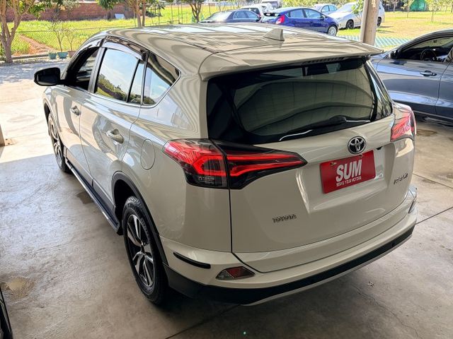 2017型小改款＊珍珠白＊自用一手車＊室內車＊原版件＊認證車＊原裝進口＊精裝特仕車選配多＊可全額貸款＊可換車＊實車實價＊  第5張相片