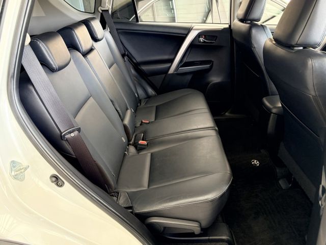 2017型小改款＊珍珠白＊自用一手車＊室內車＊原版件＊認證車＊原裝進口＊精裝特仕車選配多＊可全額貸款＊可換車＊實車實價＊  第10張相片