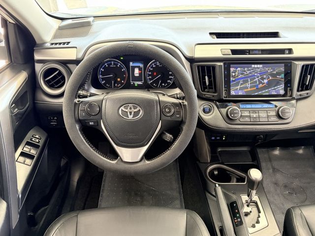 2017型小改款＊珍珠白＊自用一手車＊室內車＊原版件＊認證車＊原裝進口＊精裝特仕車選配多＊可全額貸款＊可換車＊實車實價＊  第13張相片