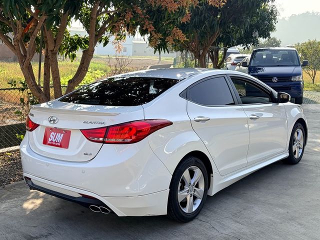 豪華型＊自用車＊原版件認證車＊升級極光版頭尾燈＊空力套件＊導航影音＊抬顯＊胎壓偵測＊可全額貸款＊實車實價在店  第7張相片