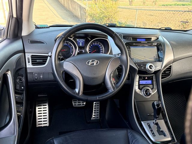 豪華型＊自用車＊原版件認證車＊升級極光版頭尾燈＊空力套件＊導航影音＊抬顯＊胎壓偵測＊可全額貸款＊實車實價在店  第14張相片