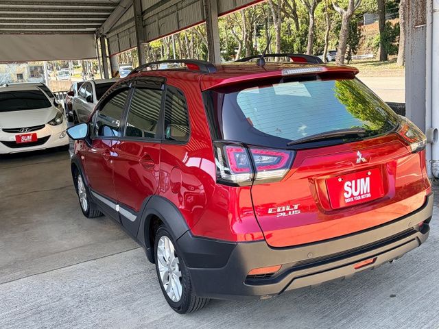 ２１型小改款＊限量特仕版＊潮有型＊女用一手車＊超低里程＊原廠保養＊全車原版件＊認證完成＊ｉＫＥＹ＊安卓機＊可全額貸可換車  第4張相片