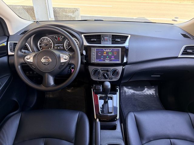 18型新款＊自用一手車＊低里程＊室內車＊原版件＊認證完成＊實車實價＊可全額貸款可換車＊  第11張相片