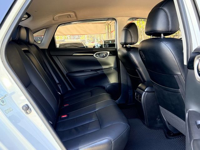 18型新款＊自用一手車＊低里程＊室內車＊原版件＊認證完成＊實車實價＊可全額貸款可換車＊  第16張相片