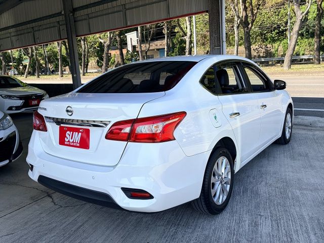 18型新款＊自用一手車＊低里程＊室內車＊原版件＊認證完成＊實車實價＊可全額貸款可換車＊  第17張相片