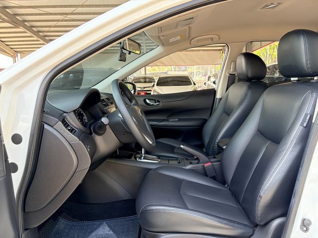 豪華型＊２３年小改款＊全車原版件＊認證完成＊６安＊CARPLAY多媒體＊紓壓座椅＊後座出風口＊可全額貸款＊可換車＊  第11張相片