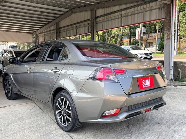 精裝特仕版＊20型小改款＊星河灰＊自用一手車＊車庫車＊原廠保養＊全車原版件＊認證車＊盲點＊安卓機＊６安＊黑化套件＊可全貸  第4張相片