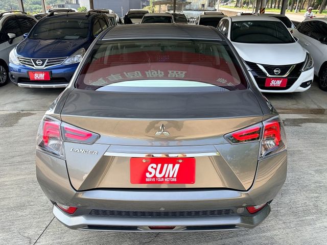 精裝特仕版＊20型小改款＊星河灰＊自用一手車＊車庫車＊原廠保養＊全車原版件＊認證車＊盲點＊安卓機＊６安＊黑化套件＊可全貸  第8張相片