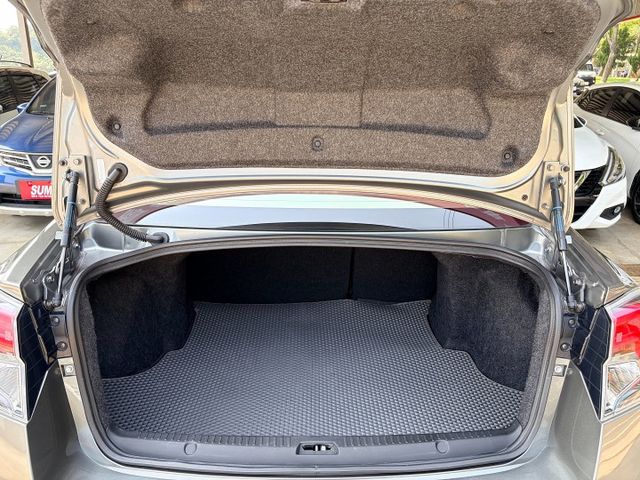 精裝特仕版＊20型小改款＊星河灰＊自用一手車＊車庫車＊原廠保養＊全車原版件＊認證車＊盲點＊安卓機＊６安＊黑化套件＊可全貸  第9張相片