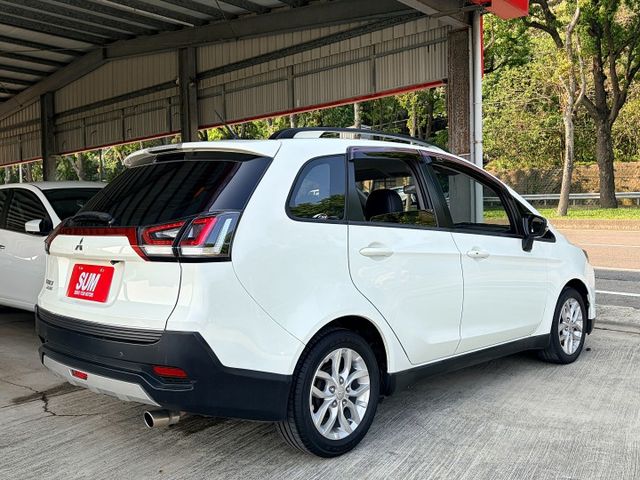 頂級尊榮版＊女用一手車＊認證車＊小改款＊電動尾門＊原廠影音＊液晶儀表＊盲點＊ＩＫＥＹ＊車頂架＊可全額貸＊車庫車＊實車實價  第3張相片