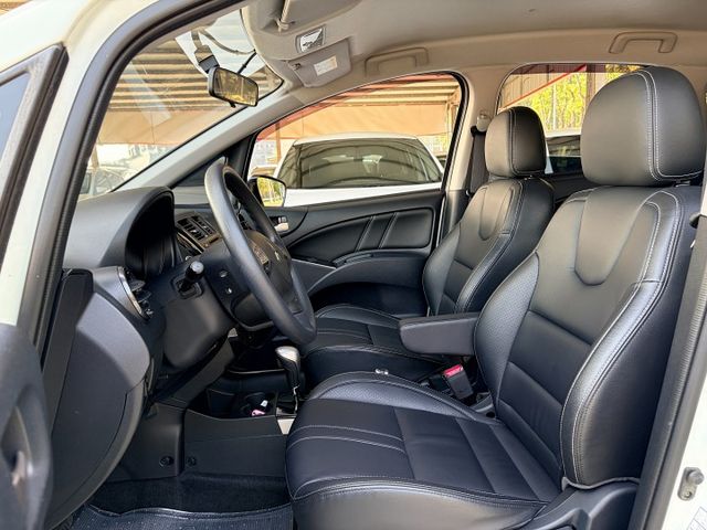 頂級尊榮版＊女用一手車＊認證車＊小改款＊電動尾門＊原廠影音＊液晶儀表＊盲點＊ＩＫＥＹ＊車頂架＊可全額貸＊車庫車＊實車實價  第11張相片