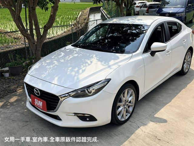 女用一手車＊尊榮安全版＊選配CARPLAY＋導航＊原版件＊認證車＊室內車＊小改款＊珍珠白＊盲點＊ＬＥＤ自動頭燈＊可全額貸  第2張相片