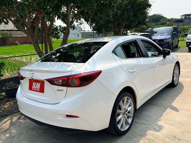 女用一手車＊尊榮安全版＊選配CARPLAY＋導航＊原版件＊認證車＊室內車＊小改款＊珍珠白＊盲點＊ＬＥＤ自動頭燈＊可全額貸  第7張相片