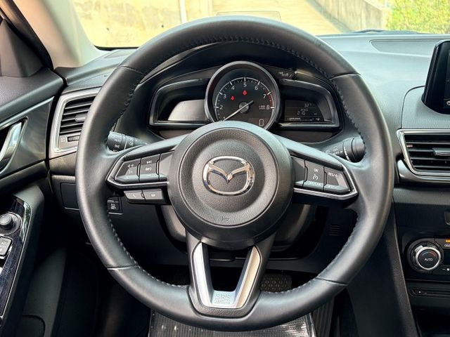 女用一手車＊尊榮安全版＊選配CARPLAY＋導航＊原版件＊認證車＊室內車＊小改款＊珍珠白＊盲點＊ＬＥＤ自動頭燈＊可全額貸  第15張相片