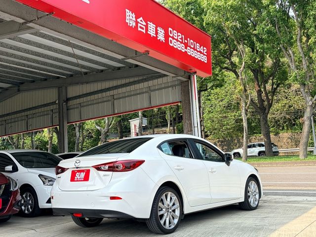 女用一手車＊尊榮安全版＊選配CARPLAY＋導航＊原版件＊認證車＊室內車＊小改款＊珍珠白＊盲點＊ＬＥＤ自動頭燈＊可全額貸  第20張相片