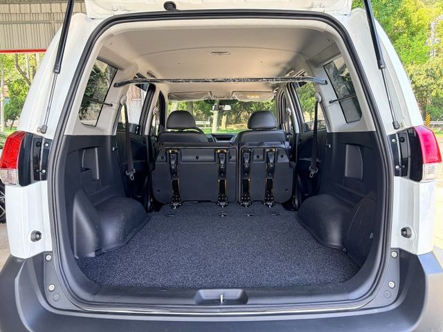 網路特價＊超低里程＊原廠保養＊認證完成＊實車實價＊僅有一台＊可改貨車版＊可全額貸款可換車＊自排＊附原廠保固＊  第15張相片