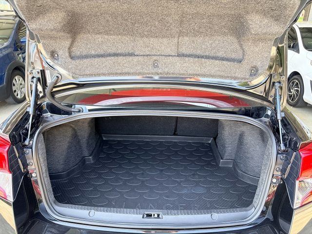 時尚版＊自用一手車＊室內車＊原版件＊認證車＊尊爵黑＊盲點＊１０吋數位儀表＊１０吋大螢幕＊ＬＥＤ頭燈＊可全額貸可換車＊  第8張相片