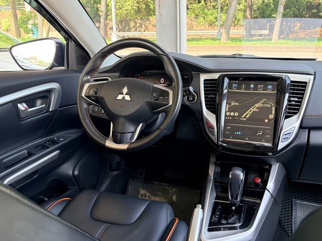 時尚版＊自用一手車＊室內車＊原版件＊認證車＊尊爵黑＊盲點＊１０吋數位儀表＊１０吋大螢幕＊ＬＥＤ頭燈＊可全額貸可換車＊  第12張相片