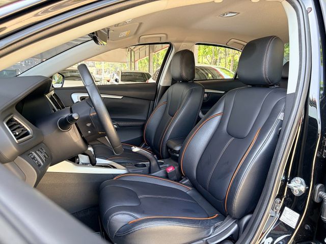 時尚版＊自用一手車＊室內車＊原版件＊認證車＊尊爵黑＊盲點＊１０吋數位儀表＊１０吋大螢幕＊ＬＥＤ頭燈＊可全額貸可換車＊  第17張相片