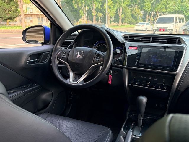 網路特價＊頂級版＊１６型小改款＊自用車低里程＊原版件＋認證車＊實車實價＊可全額貸＊6安＊導航＊定速＊快撥＊  第11張相片