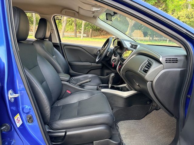 網路特價＊頂級版＊１６型小改款＊自用車低里程＊原版件＋認證車＊實車實價＊可全額貸＊6安＊導航＊定速＊快撥＊  第12張相片