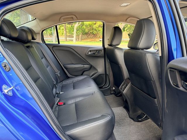 網路特價＊頂級版＊１６型小改款＊自用車低里程＊原版件＋認證車＊實車實價＊可全額貸＊6安＊導航＊定速＊快撥＊  第13張相片