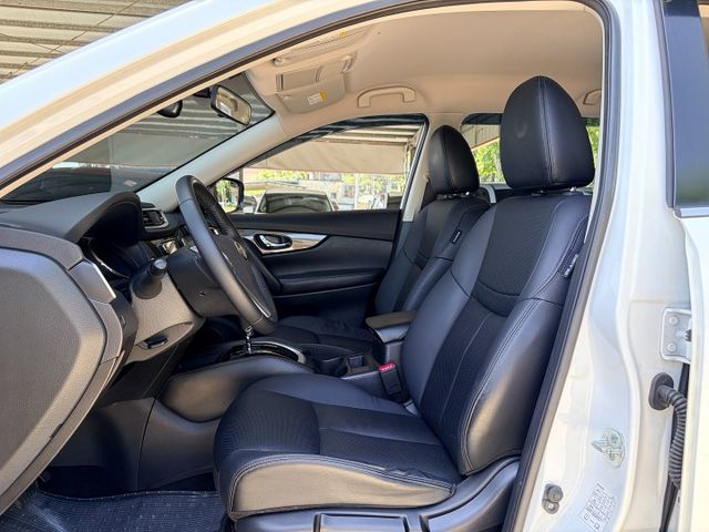 女用一手車＊室內車＊原版件＋認證車＊2WD完美影音版＊３６０環景＊車頂架＊ＩＫＥＹ＊可全額貸款可換車＊  第12張相片