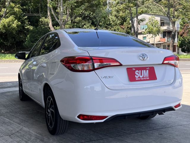 2022年式＊原版件認證車＊新改款國民神車＊７氣囊＊循跡＊自動頭燈＊黑化電動收折後視鏡＊雙色鋁圈＊智聯影音＊可全額貸＊  第13張相片