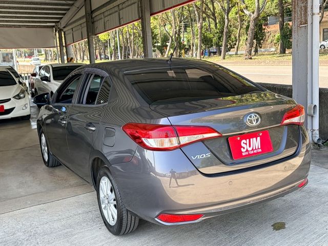 小改款＊精裝特仕版＊自用一手車＊原版件認證＊升級ＬＥＤ頭燈＊CARPLAY＊GARMIN導航＊數位電視＊倒車顯影＊ＨＵＤ  第4張相片
