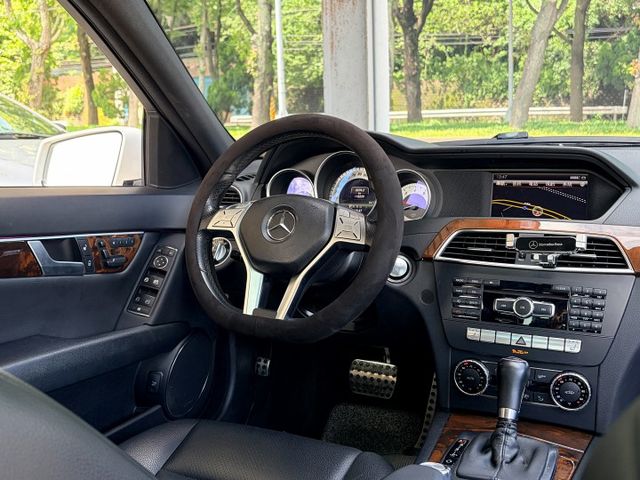 網路特價＊C250小改款＊原版件＋認證車＊ＨＫ音響＊摸門＊黑頂棚＊天窗＊ＬＥＤ頭燈＊低里程＊可全額貸款可換車  第10張相片