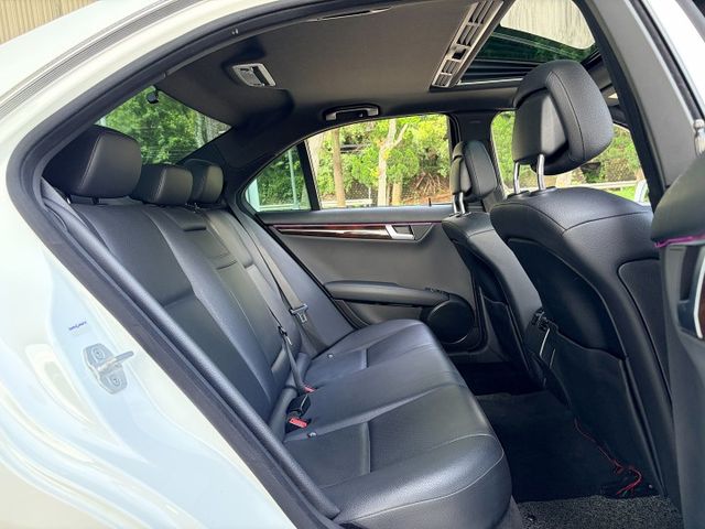 網路特價＊C250小改款＊原版件＋認證車＊ＨＫ音響＊摸門＊黑頂棚＊天窗＊ＬＥＤ頭燈＊低里程＊可全額貸款可換車  第12張相片