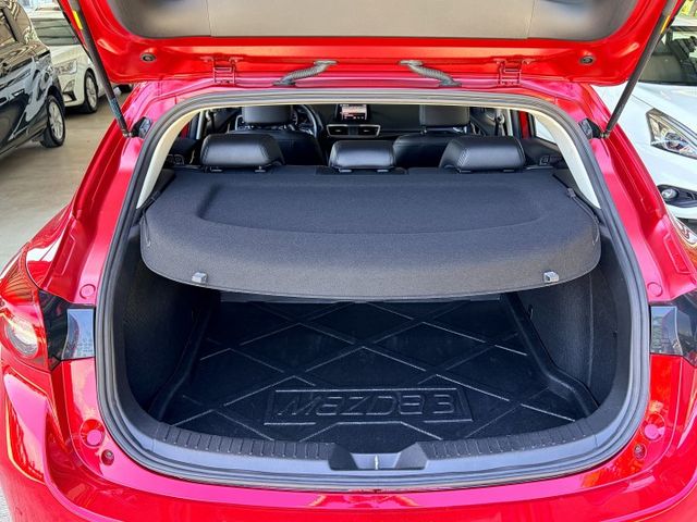 2018年式小改款＊５Ｄ尊榮安全版＊室內車＊全車原版件＋認證車＊可全額貸款＊盲點＊摸門＊導航＊抬顯＊日本原裝進口＊  第11張相片
