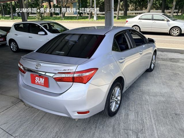 精裝特仕車＊女用一手車＊低里程漂亮車況＊原版件＋認證車＊保證＋保固＊可全額貸款可換車＊導航＊定速＊自動頭燈＊按摩椅＊恆溫  第3張相片