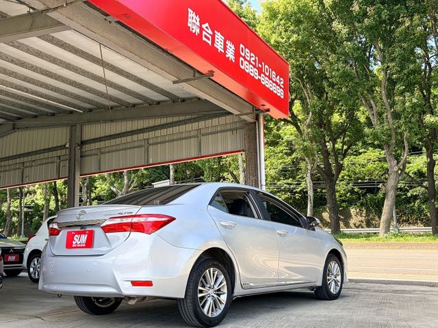 精裝特仕車＊女用一手車＊低里程漂亮車況＊原版件＋認證車＊保證＋保固＊可全額貸款可換車＊導航＊定速＊自動頭燈＊按摩椅＊恆溫  第18張相片