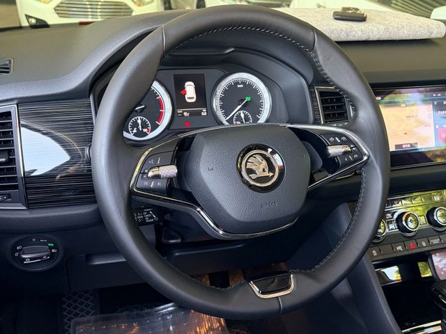 1.5豪華菁英版＊２１年小改款＊自用一手車＊室內車＊選配７年原廠保固＊全車原漆＋原版件＊全原廠保養＊附保養單＊可全額貸款  第18張相片