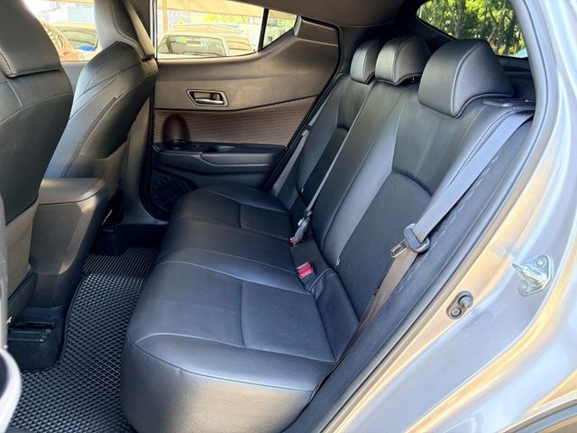 自用一手車＊原廠保養＊原版件認證車＊室內車＊2019年型小改款＊19年領牌＊鋼鐵灰＊LED頭燈＊CARPLAY＊可全額貸  第11張相片