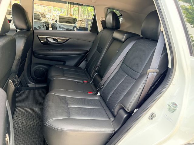 2WD完美影音版＊自用車庫車＊原廠保養＊原版件＊認證車＊可全額貸款可換車＊安心保固＊實車在店＊  第16張相片