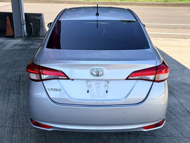 稀有頂級版＊自用一手車＊原廠保養＊原版件＊認證車＊室內車＊定速＊運動模式＊７安＊透氣皮革＊可全額貸款＊極光銀新色＊小改款  第7張相片