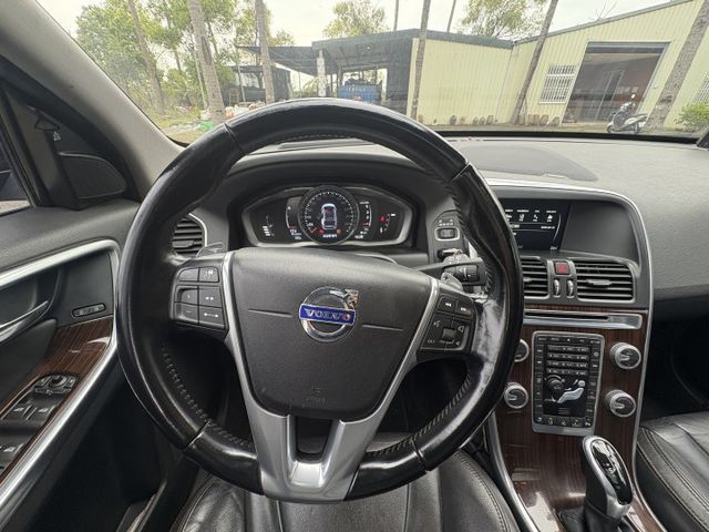 XC60 旗艦版 全景天窗 車道偏移 ACC跟車 換檔快撥  原廠保養  第6張相片