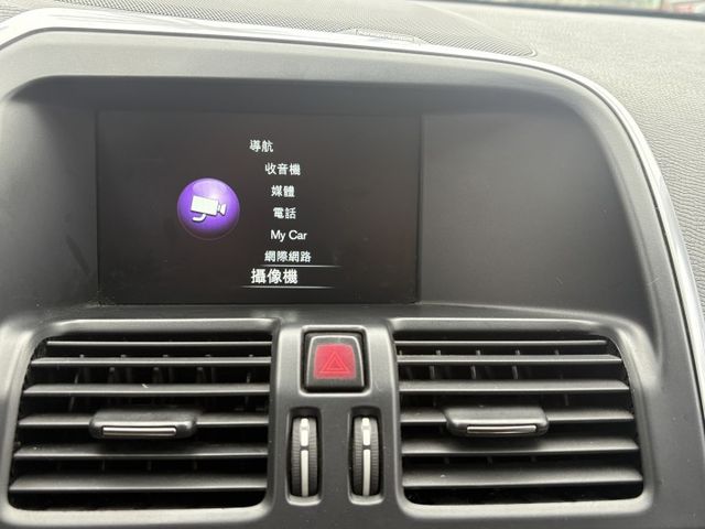 XC60 旗艦版 全景天窗 車道偏移 ACC跟車 換檔快撥  原廠保養  第9張相片