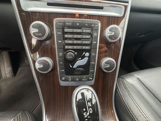 XC60 旗艦版 全景天窗 車道偏移 ACC跟車 換檔快撥  原廠保養  第11張相片