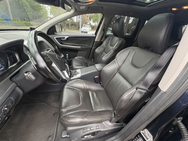 XC60 旗艦版 全景天窗 車道偏移 ACC跟車 換檔快撥  原廠保養  第13張相片
